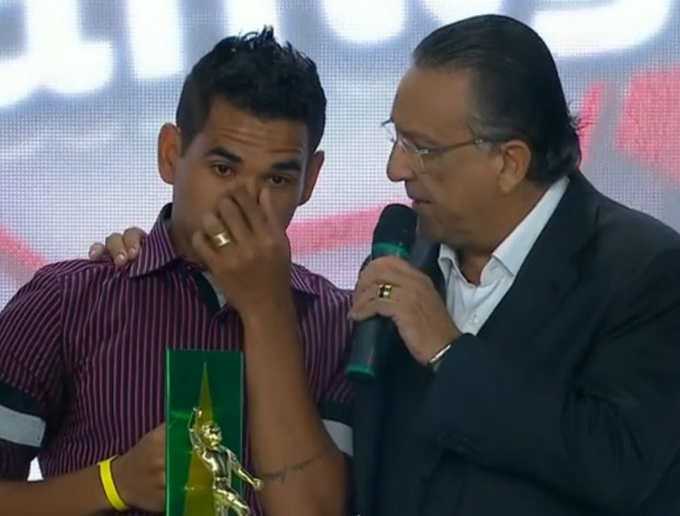 Ederson, do Atlético-PR, se emociona Bem, Amigos (Foto: Reprodução SporTV)