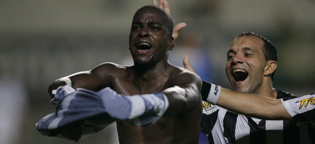 Nicácio levou o estádio ao êxtase, com gol nos acréscimos do segundo tempo (Foto: Agência Diário)