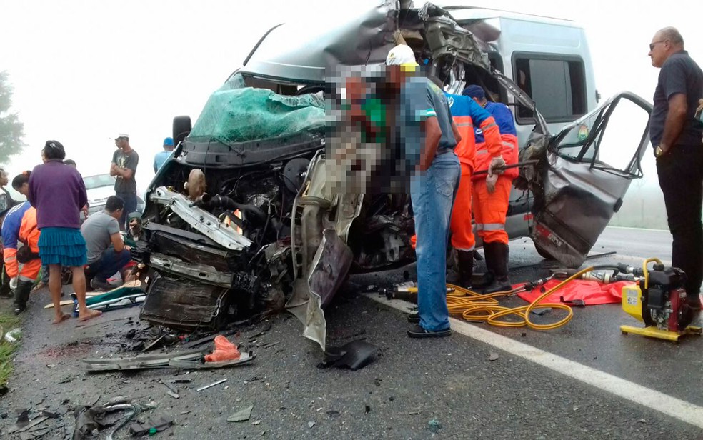 Outro acidente deixou motoristas gravemente feridos (Foto: Tiago Almeida/Blog Itiruçu Online)