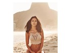 Yanna Lavigne posta foto sensual, de top e biquíni, na praia