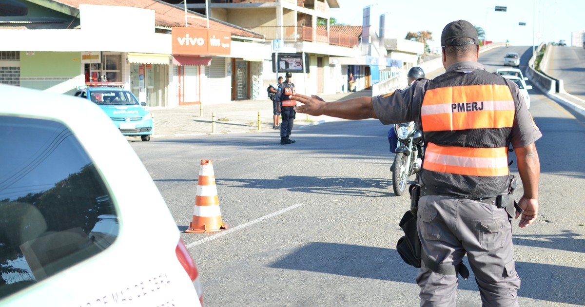 G Pm D In Cio Opera O Fecha Quartel Nas Ruas De Campos No Rj