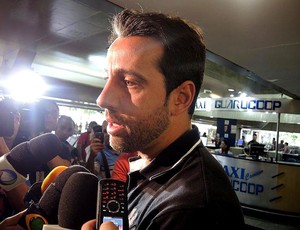 Edu gaspar desembarque corinthians (Foto: Rodrigo Faber )