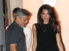 Mulher de George Clooney usa look curtinho para jantar com o marido