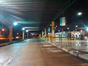 Estação Pirajá amanheceu vazia (Foto: Lílian Marques/ G1)