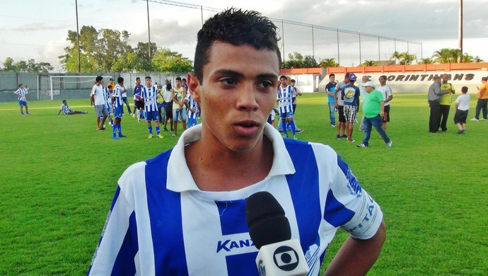 Joia do CSA, Vitor Lins vai passar por testes no Vasco  (Foto: Henrique Pereira/ GloboEsporte.com)