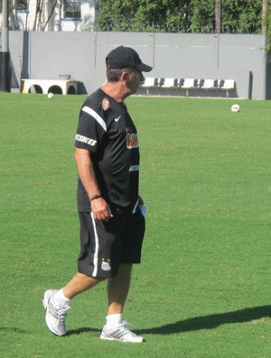 tata auxiliar técnico santos (Foto: Marcelo Hazan / Globoesporte.com)