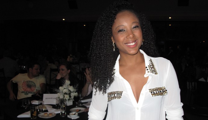 Corujão terá Túlio Maravilha, Willian Arão, Roger Flores e cantora Negra Li