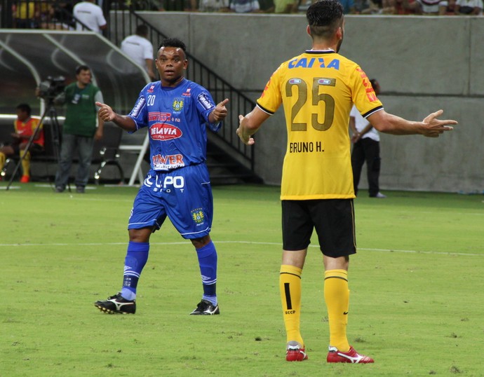 Carlinhos Bala lamenta eliminação do Naça para o Corinthians, em Manaus.