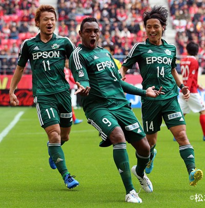 Obina agora defende o Matsumoto Yamaga (Foto: Divulgação) Obina agora defende o Matsumoto Yamaga (Foto: Divulgação)