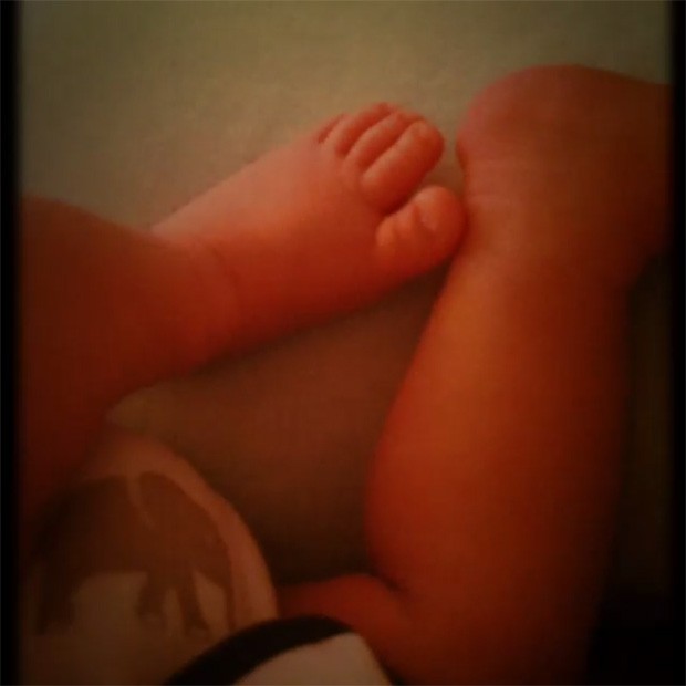 Alinne Moraes posta vídeo de pezinho de bebê (Foto: Instagram / Reprodução)