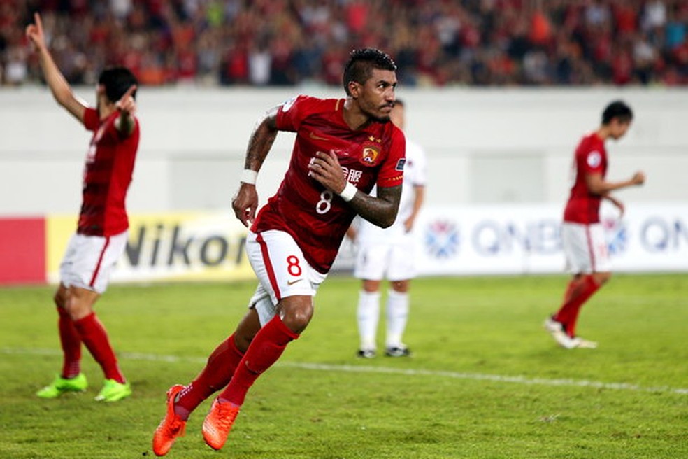 Paulinho é homem de confiança de Felipão na China (Foto: Osports)