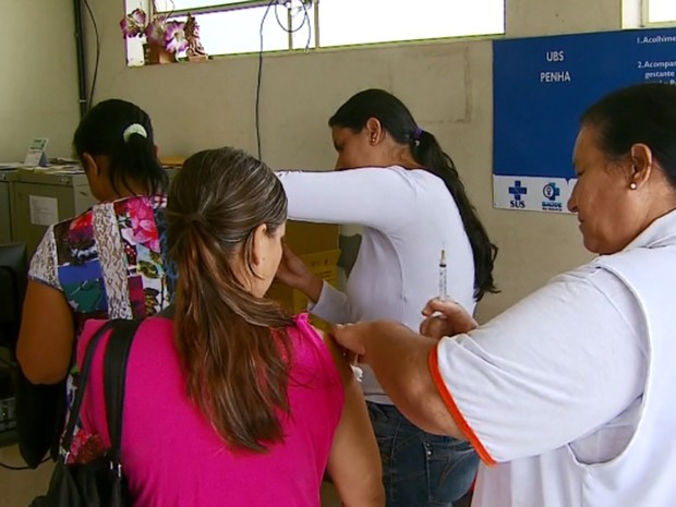 Passos intensificou vacinação contra a febre amarela para evitar que doença chegue à cidade (Foto: Reprodução/EPTV) Passos intensificou vacinação contra a febre amarela para evitar que doença chegue à cidade (Foto: Reprodução/EPTV)
