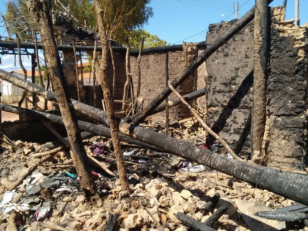 Família perdeu móveis, documentos e roupas durante tragédia (Foto: Arquivo Pessoal/Ossian Melo)