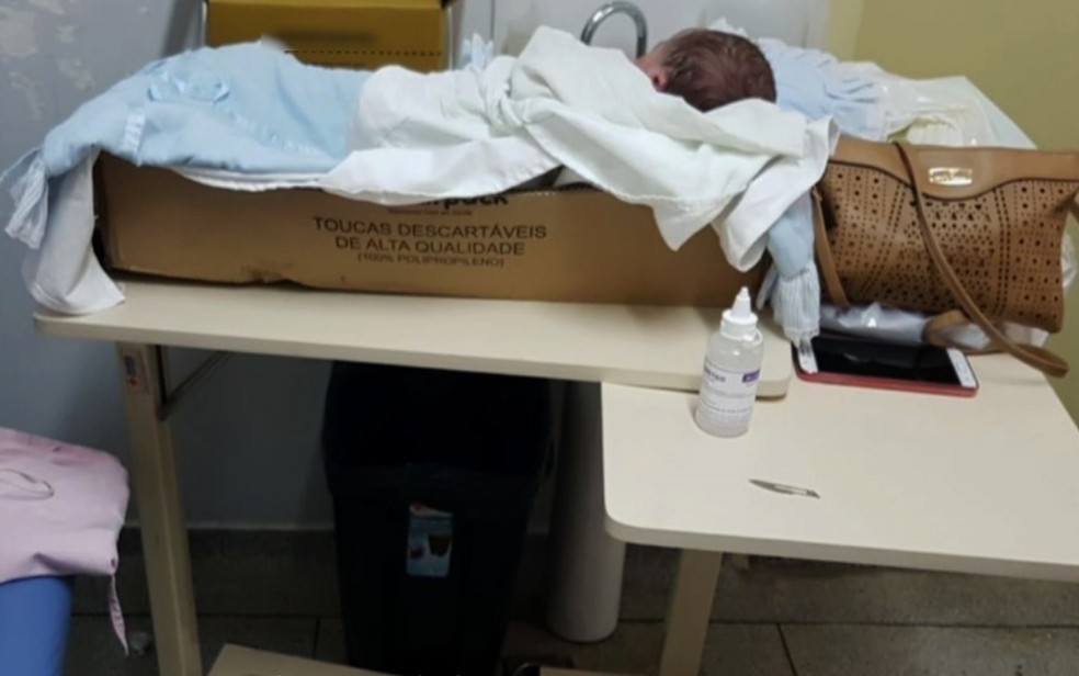 Fotos mostram bebês dentro de caixas de papelão em maternidade de Aparecida de Goiânia (Foto: Reprodução/TV Anhanguera)