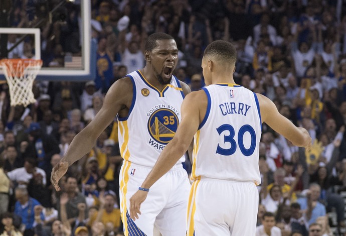 Supertime dos Warriors enfrenta os Bucks, primeiros algozes de 2015/16
