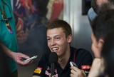 Kvyat é homenageado com nome de arquibancada de circuito de Sochi