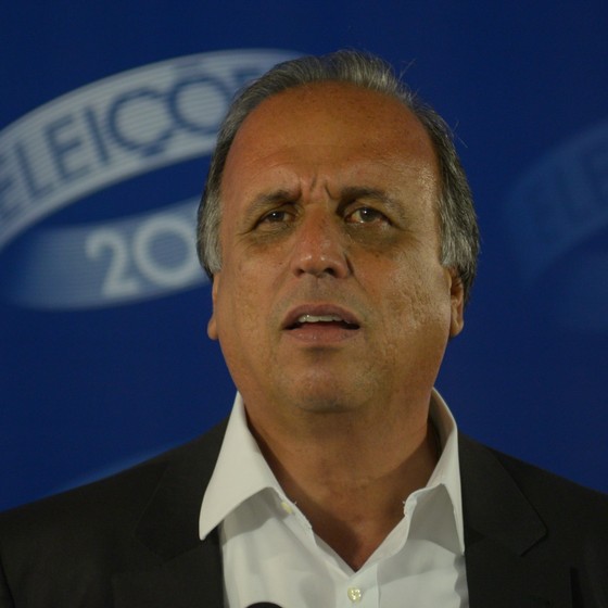 O governador Luiz Fernando Pezão (PMDB), candidato à reeleição no Rio, durante debate nesta terça-feira (30) à noite (Foto: ERBS JR./Frame)