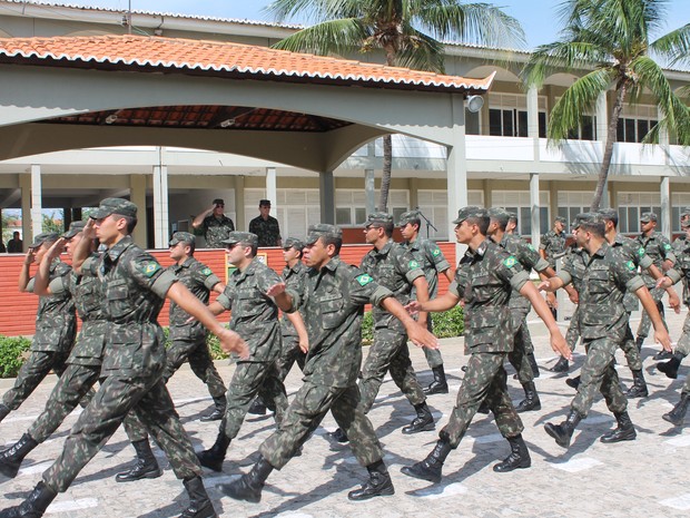 Militares do Exército em Petrolina vão para o Compexo da Maré-RJ (Foto: Amanda Franco/ G1)