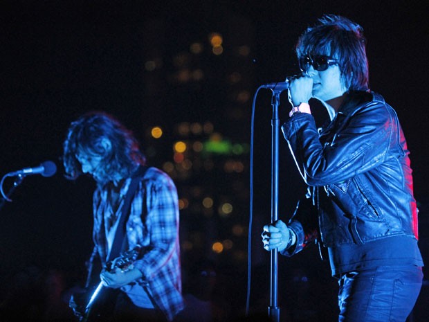 A banda nova-iorquina The Strokes se apresenta durante o festival americano South By Southwest, dedicado à música, cinema e tecnologia. O grupo promove seu novo álbum, 'Angles'. (Foto: AP)