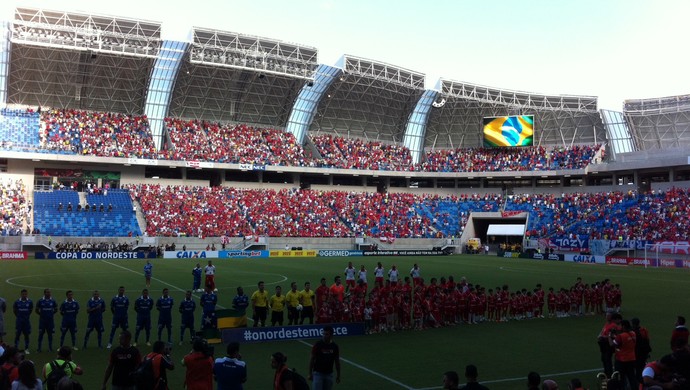 Hino nacional na Arena das Dunas antes da partida entre América-RN e Confiança (Foto: Augusto Gomes)