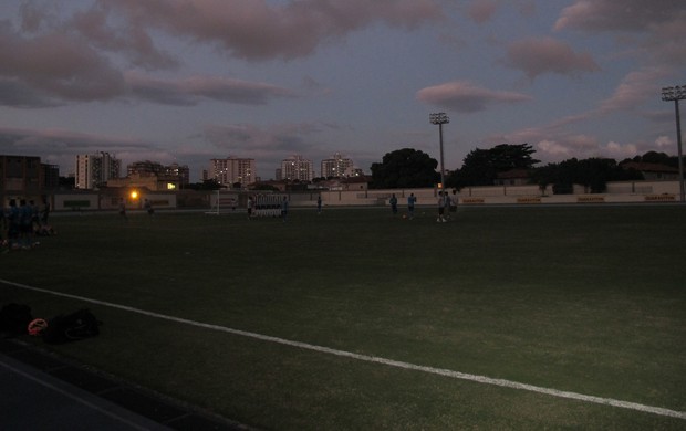 Botafogo treina no escuro (Foto: Thales Soares)
