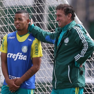 Cuca cita ambiente no Palmeiras e esquece redução de elenco