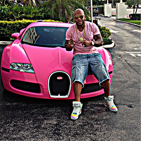 Flo Rida pinta Bugatti Veyron de rosa (Foto: Reprodução Instagram)