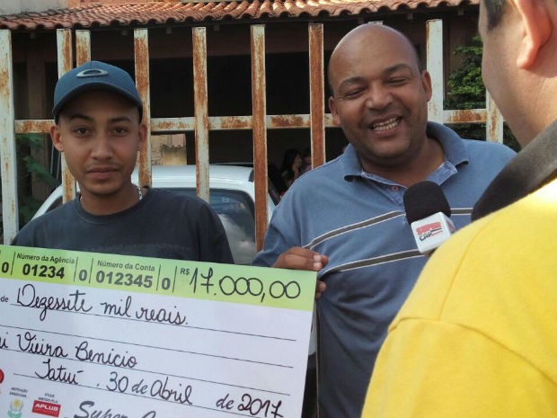 Comovido, Giovanni fez uma bela declaração de amor ao pai (Foto: Divulgação) Comovido, Giovanni fez uma bela declaração de amor ao pai (Foto: Divulgação)
