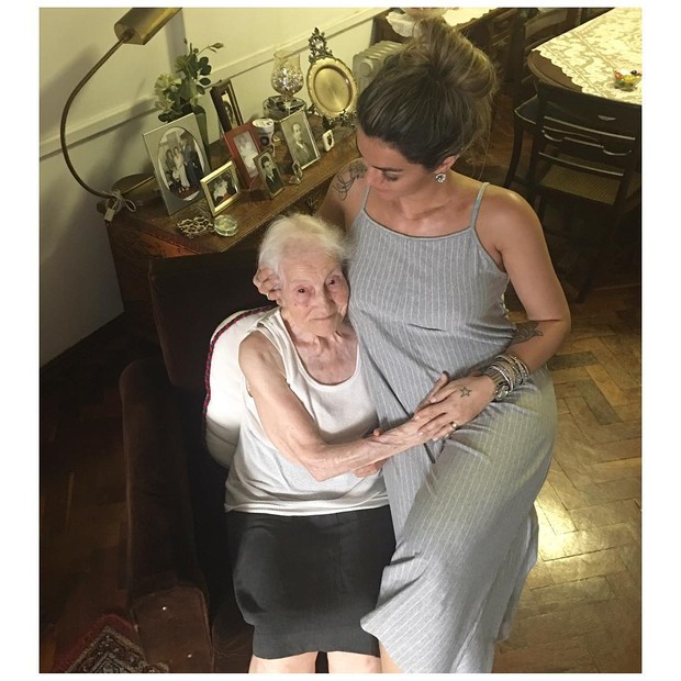 Kelly Key com a avó (Foto: Reprodução / Instagram)