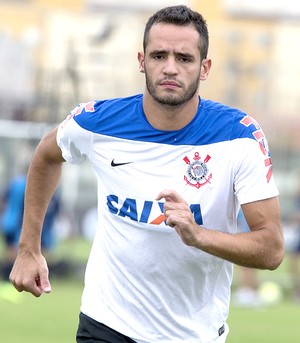 Renato Augusto faz teste no campo e Guilherme vira dúvida para a estreia.