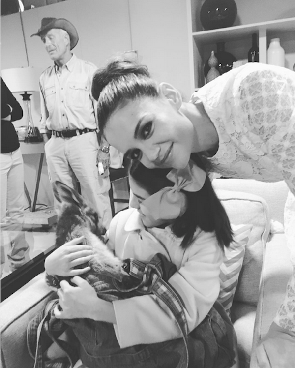 A atriz Katie Holmes com a filha, Suri (Foto: Instagram) A atriz Katie Holmes com a filha, Suri (Foto: Instagram)