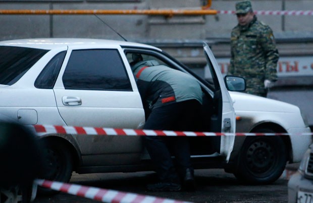 Carro usado por suspeitos de matar líder da oposição russa foi encontrado (Foto: Sergei Karpukhin/Reuters)
