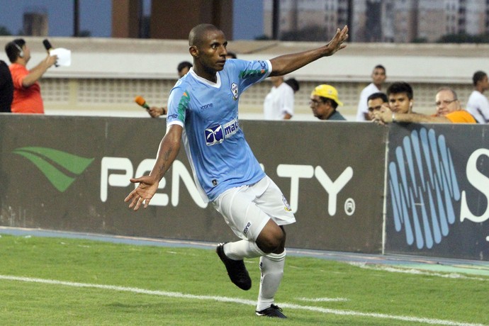 Diego, lateral do Macaé, o comemora título - Macaé x Paysandu (Foto: Tiago Ferreira)