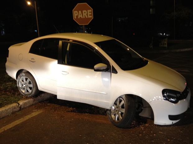 G Polícia atira contra carro usado em fuga de suspeitos de roubo no DF notícias em Distrito