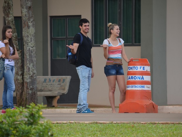 Com pontos de carona, estudantes usam menos veículos nas cidades (Foto: Samantha Silva / G1)