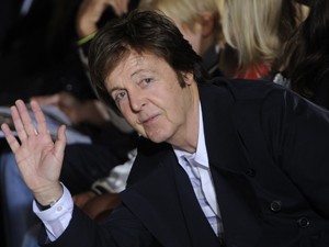Paul McCartney faz 70 anos (Foto: Jacques Brinon/AP)