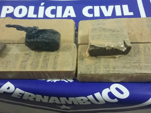 Droga foi localizada dentro de uma sacola, diz Polícia Civil (Foto: Divulgação/ Polícia Civil)