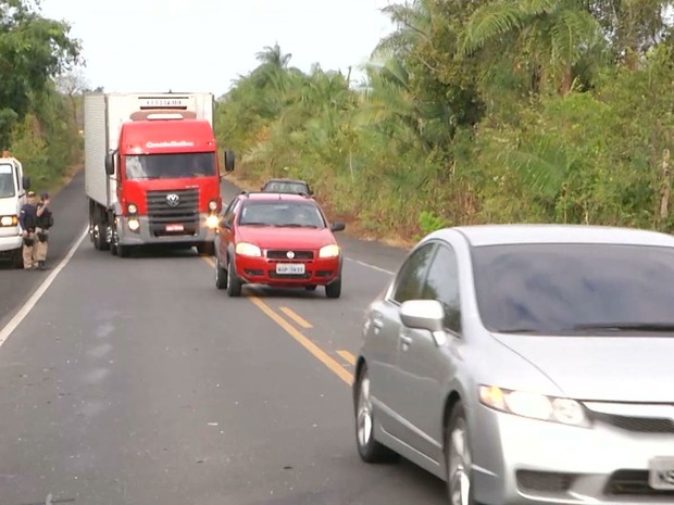Colisão ocorreu no trecho da rodovia federal que fica próximo ao povoado Altos, na zona rural de Caxias (Foto: Reprodução/TV Mirante)