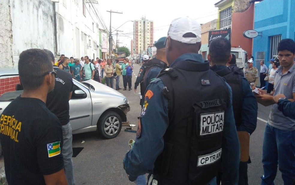 Acidente ocorreu no início da tarde desta sexta-feira (16) Centro de Aracaju (SE). (Foto: Ana Fontes/TV Sergipe)