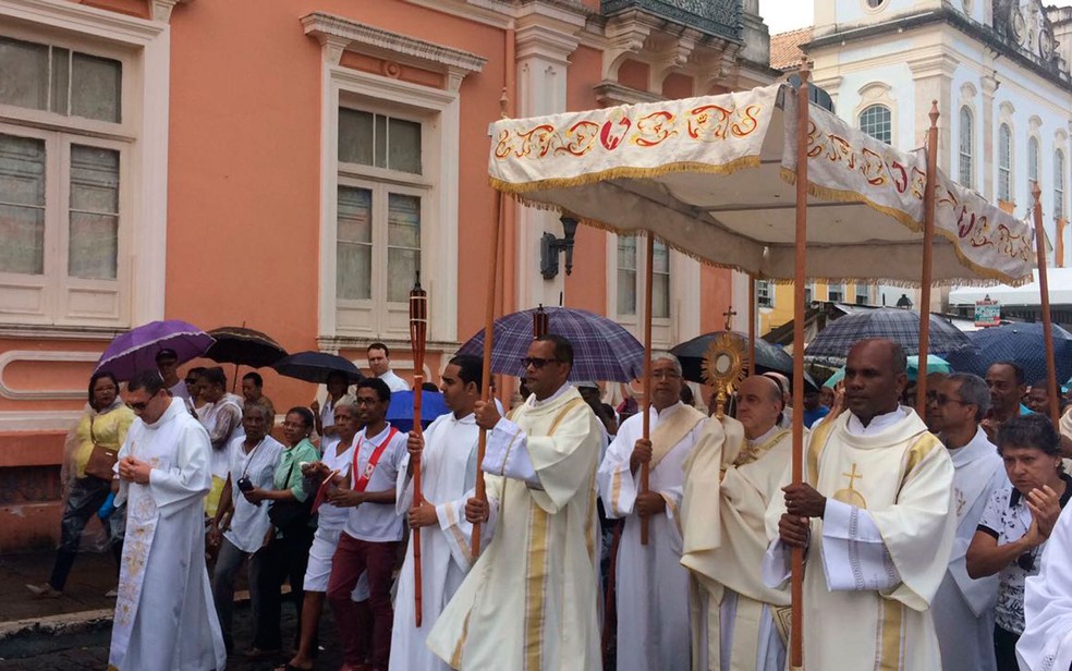 Procissão de Corpus Christi foi realizada na manhã desta quinta-feira (Foto: Andréa Silva/TV Bahia)