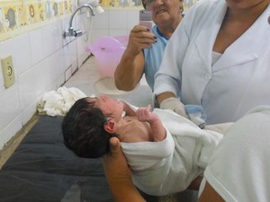 Bebê é encontrado abandonado em mata, em Niquelândia, Goiás (Foto: Divulgação/Corpo de Bombeiros)