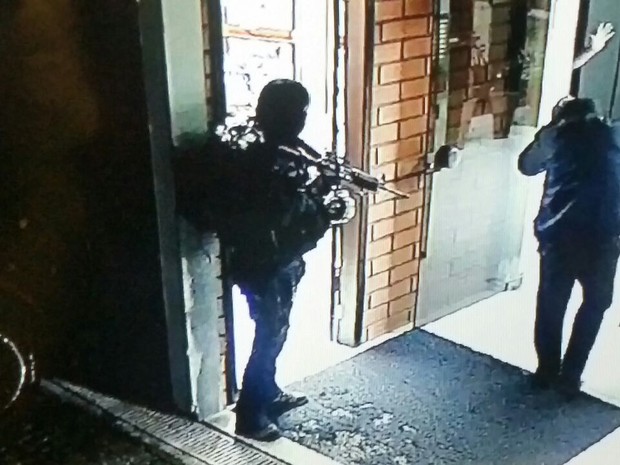 Crime aconteceu em empresa localizada na Zona Norte de Joinville (Foto: Polícia Militar/Divulgação)