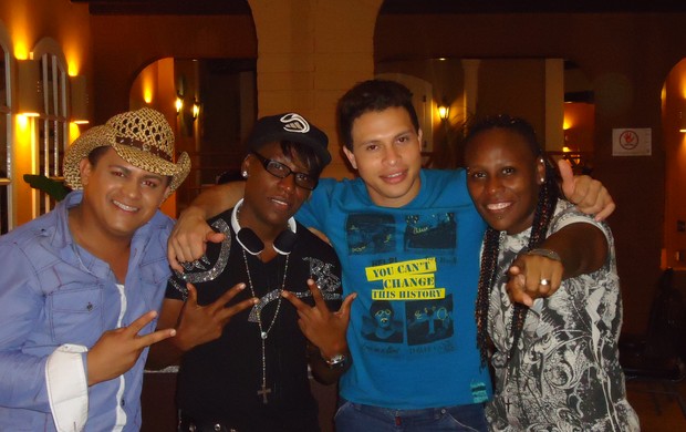 Pepê e Neném com os sertanejos Pedro Neto e Daniel (Foto: Divulgação)