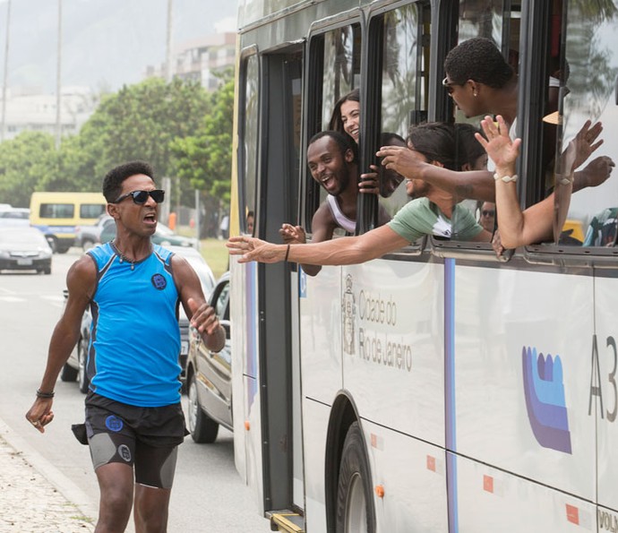 Na trama, Lima vira chacota dos passageiros de ônibus (Foto: Felipe Monteiro/ Gshow)