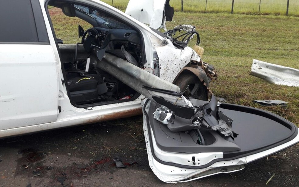 Motorista do veículo teve perna amputada e sofreu traumatismo craniano  (Foto: Divulgação/Adriano Biscola)