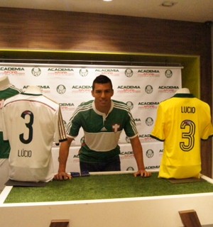 Em evento, Lúcio mostra entusiasmo com a vibração da torcida do Verdão