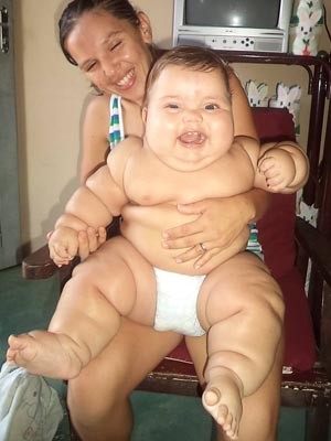 Aos oito meses bebê já pesa 18 quilos (Foto: Arquivo pessoal)