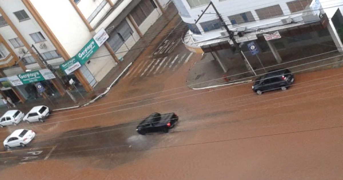 Chuva forte atinge cidades de SC e causa prejuízos no Oeste - Globo.com