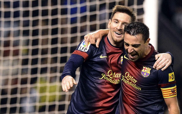 Messi e Xavi gol Barcelona (Foto: EFE)