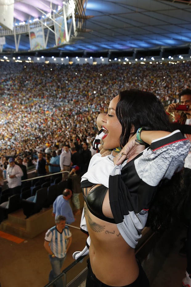 Rihanna comemora vitória da Alemanha (Foto: Felipe Panfili/AgNews)